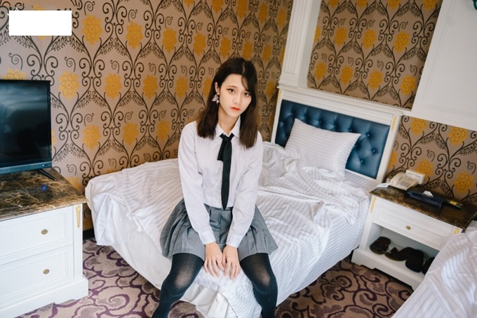 高颜值长腿小姐姐无毛一线天馒头穴完美呈现