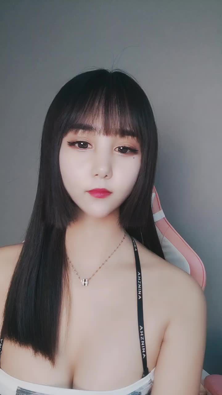 柒囍白皙四月一号