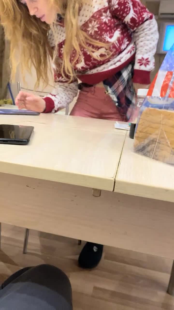 一个小卡拉_不停亲吻玩弄二月七号