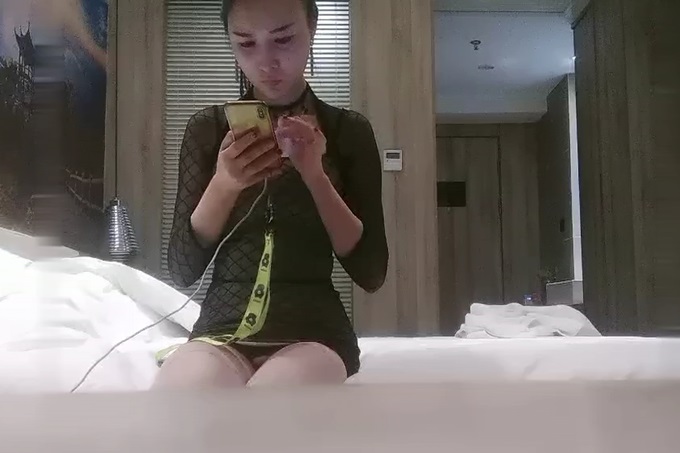 人妻偷偷跑到酒店赴约〜小情人以各种体位爆操到高潮浪叫 