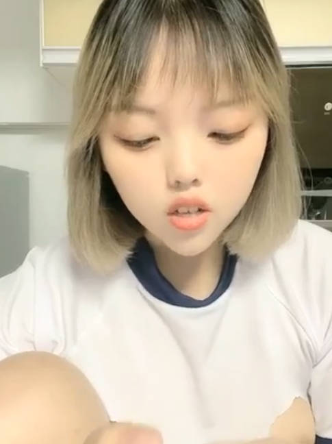 歪歪吖自慰给各位看